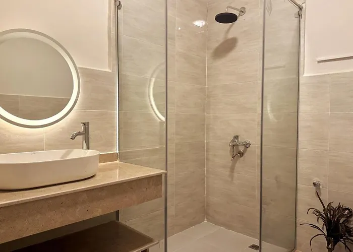 Luxury White With Pool Villa Hurghada